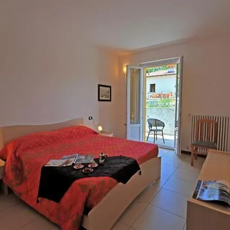 Sleeps 8 Pool Air Con Tremezzo